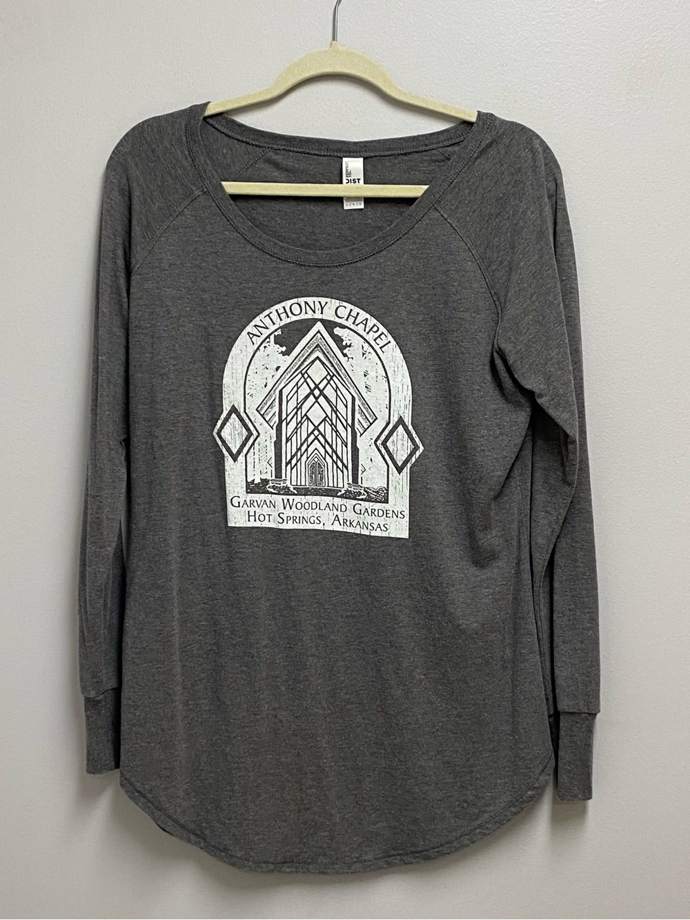 Anthony Chapel in Garvan Gardens long sleeve T-shirt size large